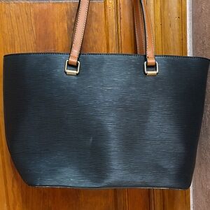 Elegant Black Tote Bag with Tan Straps